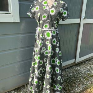 Super‎ Groovy Vintage Floral Maxi Dress with Green Accents